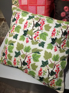 Набор для вышивания подушки: "Смородина". Арт 20-2111