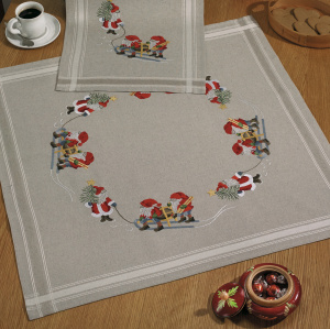 Набор для вышивания скатерти "Гномы с ёлкой". Арт 27-6603