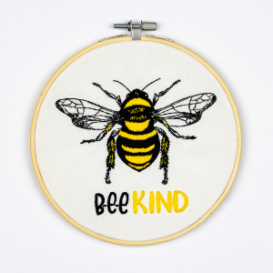 Набор для вышивания "Пчела", канва 100% хлопок. Арт DSB037