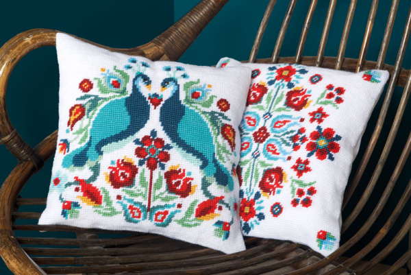 Набор для вышивания подушки "Павлины". Арт PN-0167708