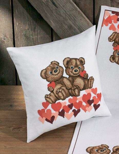 Набор для вышивания подушки "Мишки с сердечками" . Арт 83-6118