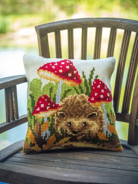 Набор для вышивания подушки "Ежик и грибы". Арт PN-0156378